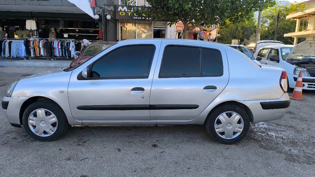2005 clio2 sedan 1.5 DCI yeni motor 1 değişen buz gibi klima